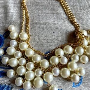 White pearl fashion necklace